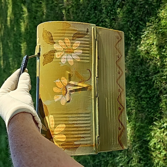 VINTAGE Victory Dome Top Lunchbox - Picture 6 of 12